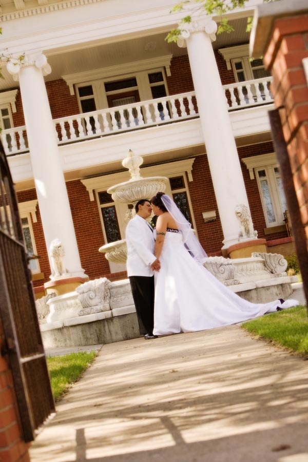 Edmonton Wedding photographers - Wedding Photography in Edmonton - Fine Art Wedding Photographs at McGrath Mansion